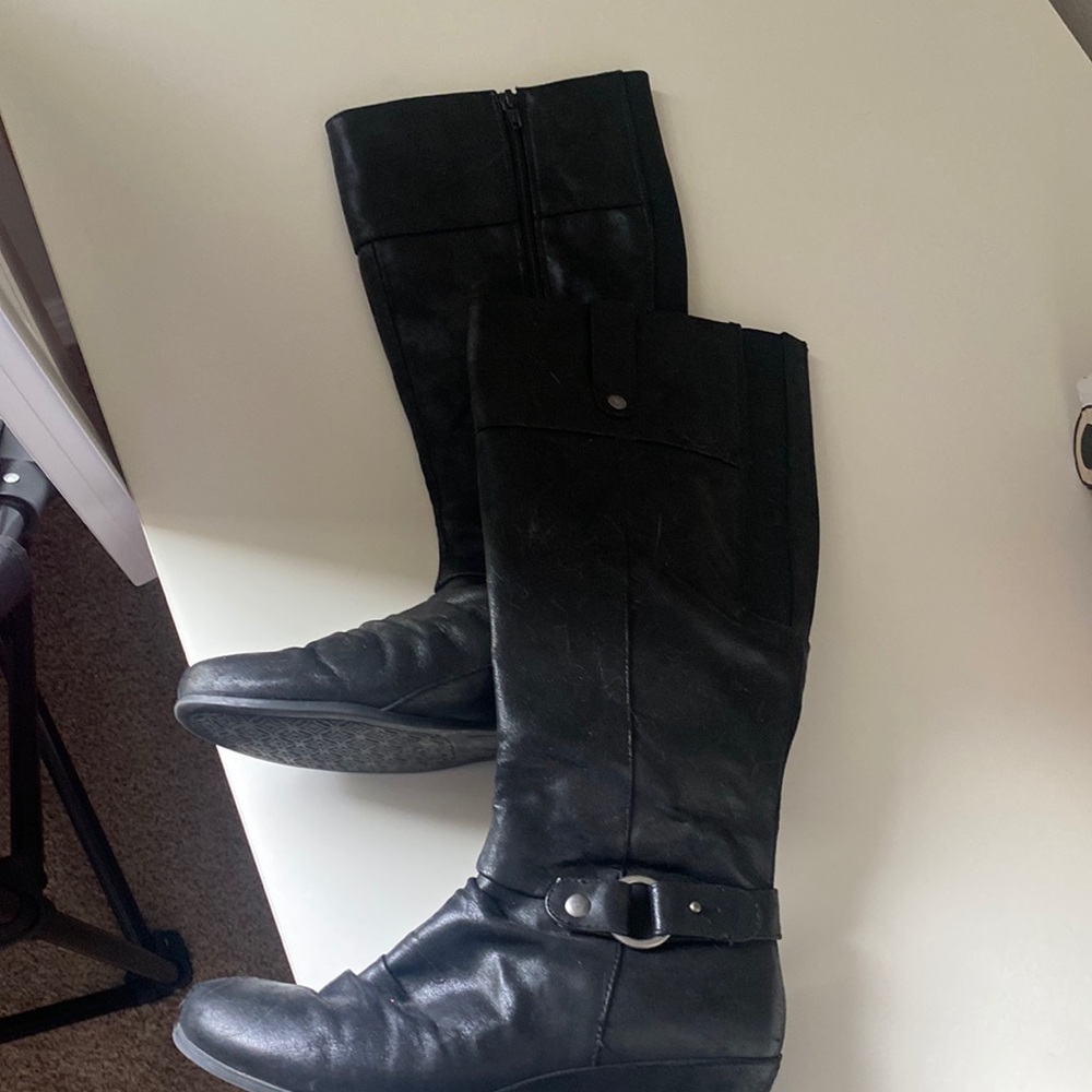 Black boots